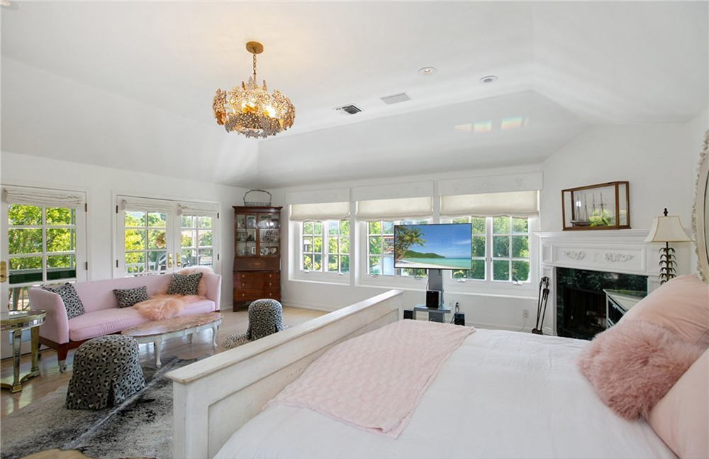 Rumah Berpemandangan Danau Milik Kirsten Dunst Dijual
