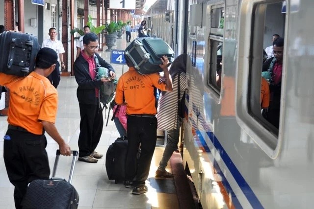 Naik Kereta Api Kini Makin Nyaman