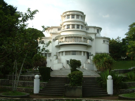 4 Tempat <i>Instagramable</i> di Bandung dengan Konsep <i>Historical Vintage</i>