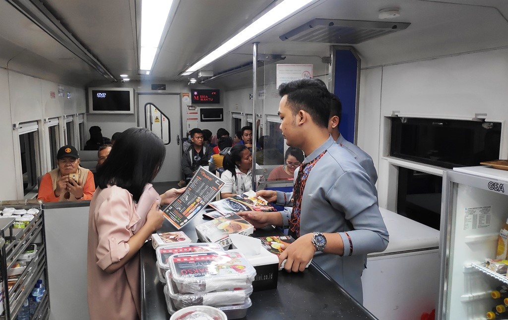 Naik Kereta Api Kini Makin Nyaman