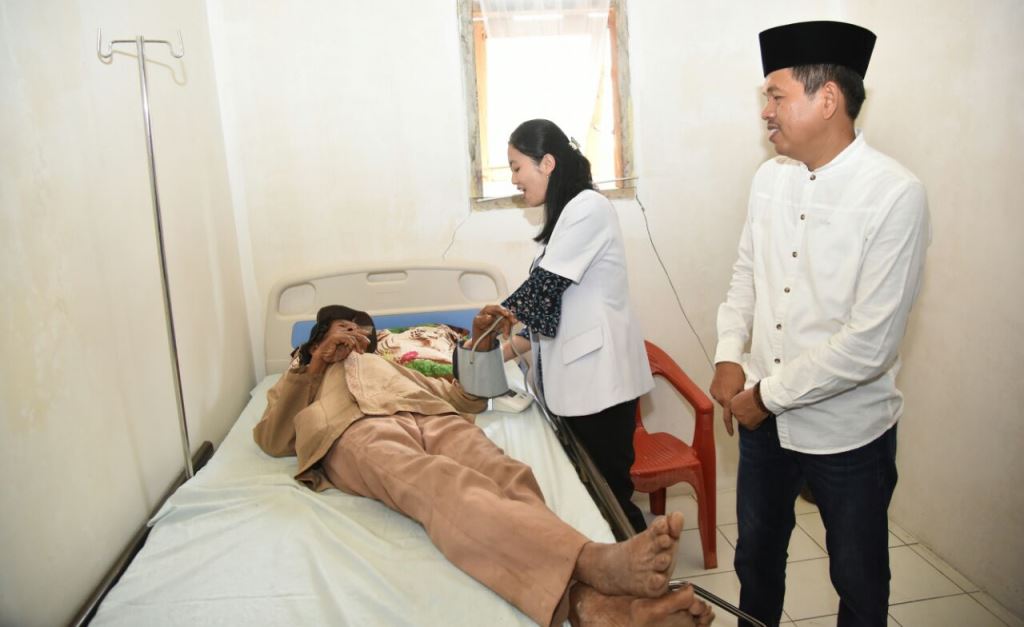 Tangani Warga Sakit, Dedi Mulyadi Luncurkan Program Sampurasun Dokter