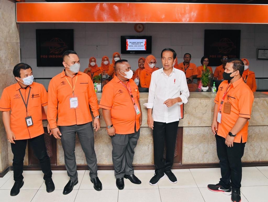 Pantau Penyaluran Bansos di Balikpapan, Presiden Jokowi Sebut BLT BBM Tersalurkan 99,7% dan BSU 72%