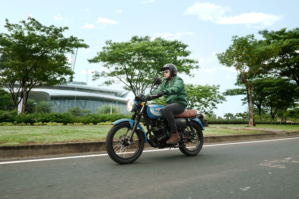 Kawasaki W175 Curi Perhatian Pencinta Motor Klasik