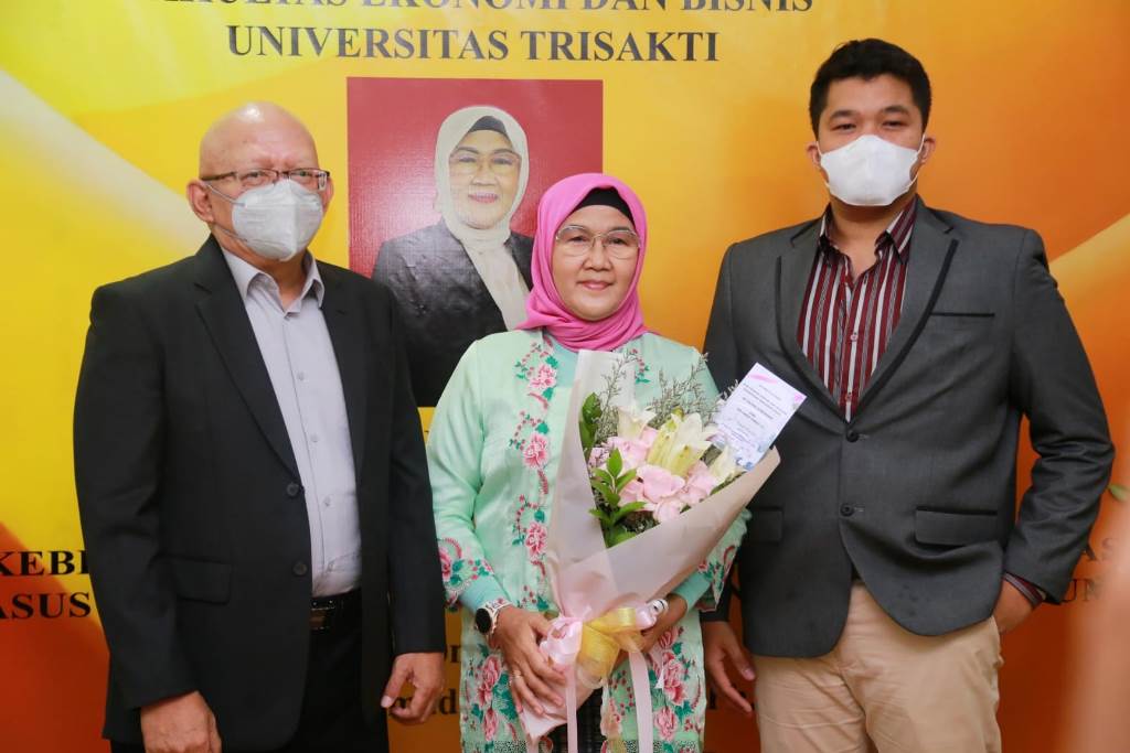 Menaker Apresiasi Haiyani Rumondang Raih Doktor dengan Cum Laude
