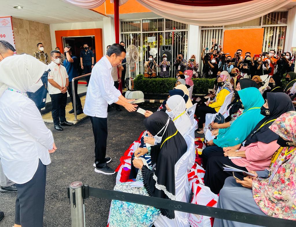 Setelah Lampung, Presiden Sebut BLT BBM Disalurkan Serentak oleh Pos Indonesia