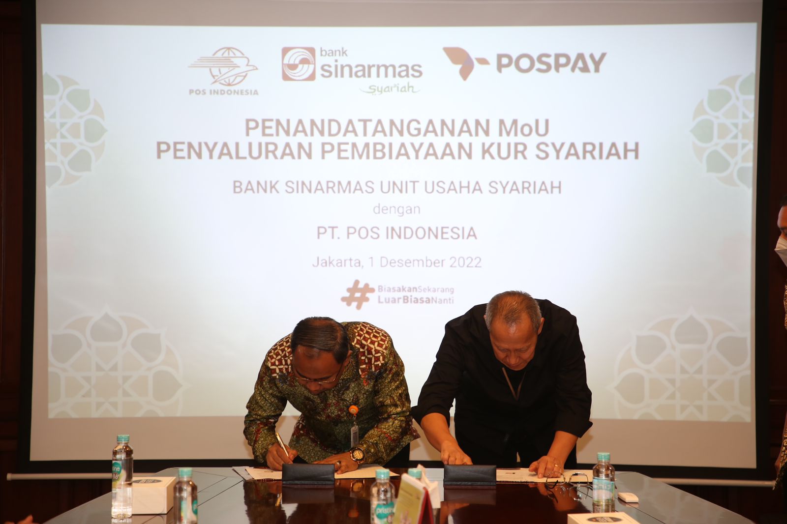 PT Pos Indonesia dan Bank Sinarmas Syariah Teken Nota Kesepahaman Penyediaan KUR Syariah