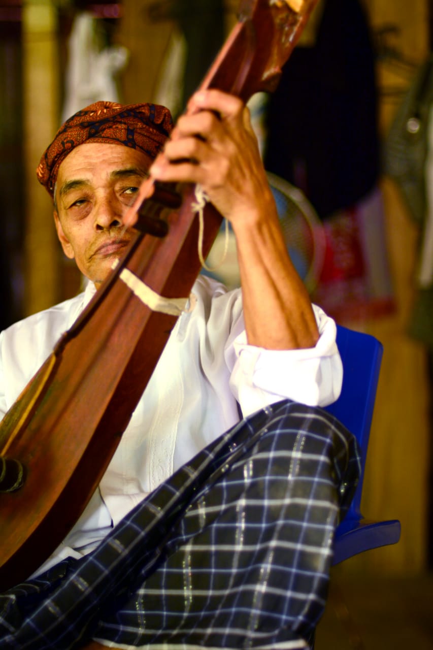 Tujuh Dekade Berkarya, Maestro Pakkacaping Mandar Terima Anugerah Kebudayaan Indonesia