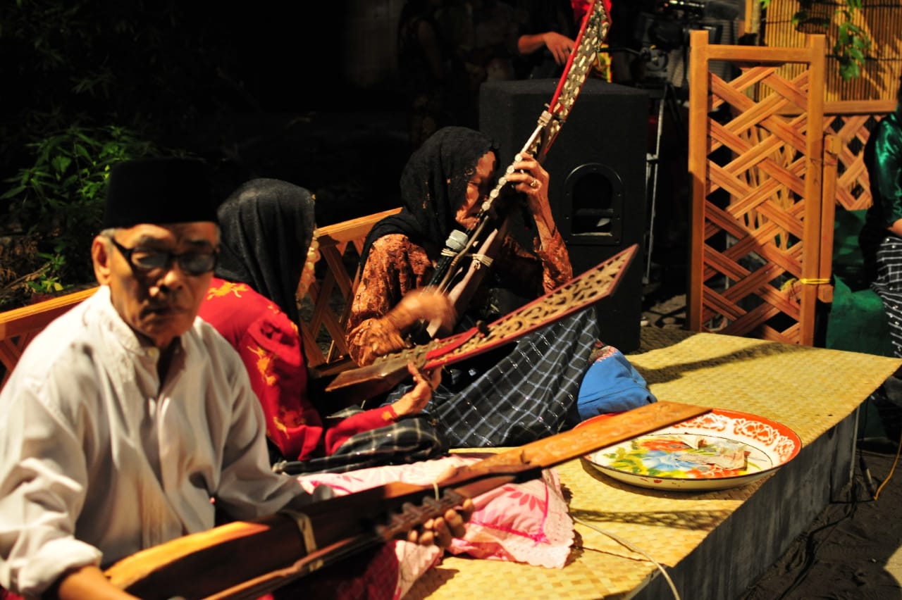 Tujuh Dekade Berkarya, Maestro Pakkacaping Mandar Terima Anugerah Kebudayaan Indonesia