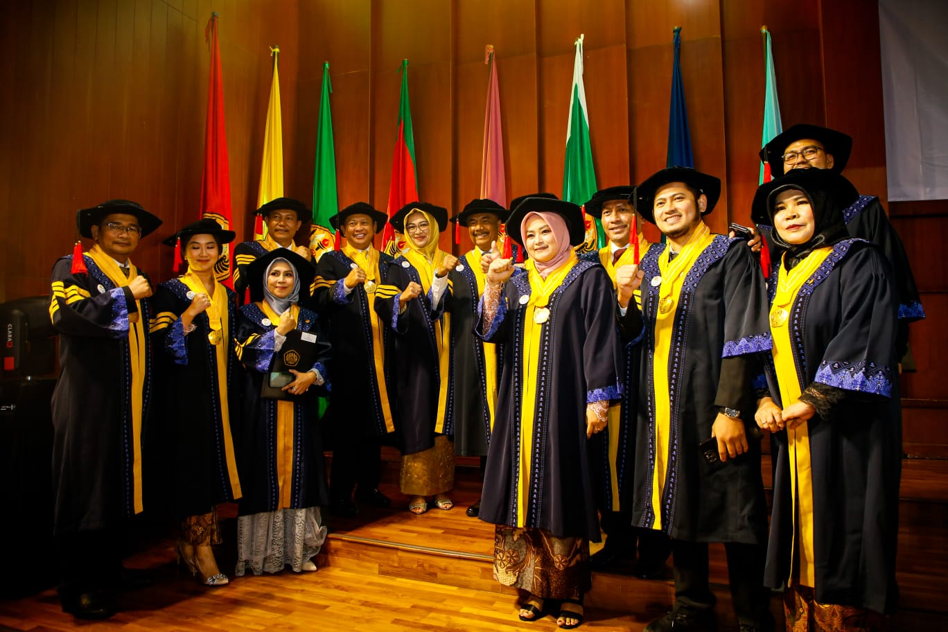 Penuh Kebahagiaan, Airin Rachmi Diany Wisuda S3 di Unpad
