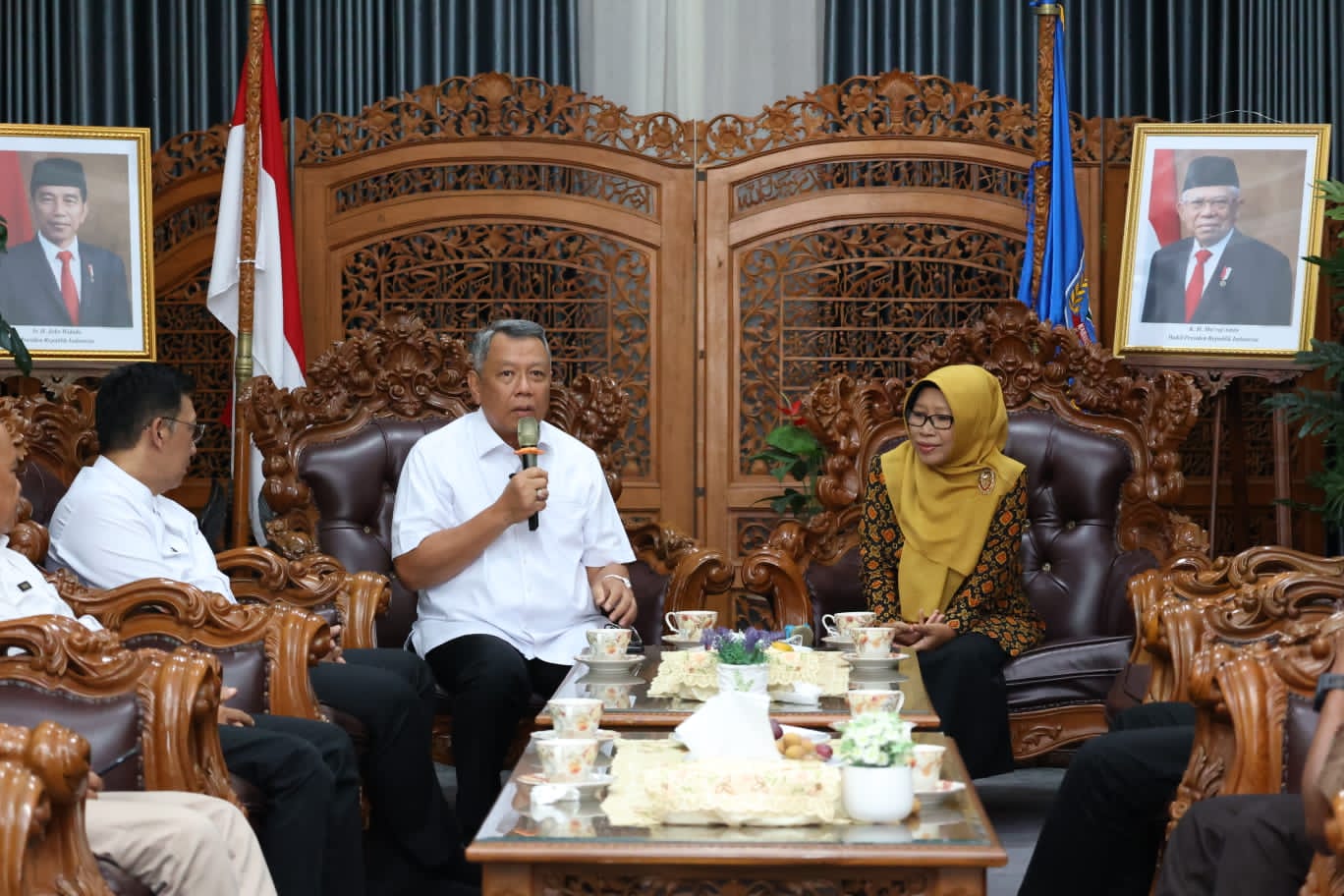 Bantu Tangani Korban Kecelakaan Guci, Wali Kota Benyamin Beri Penghargaan kepada Pemkab Tegal