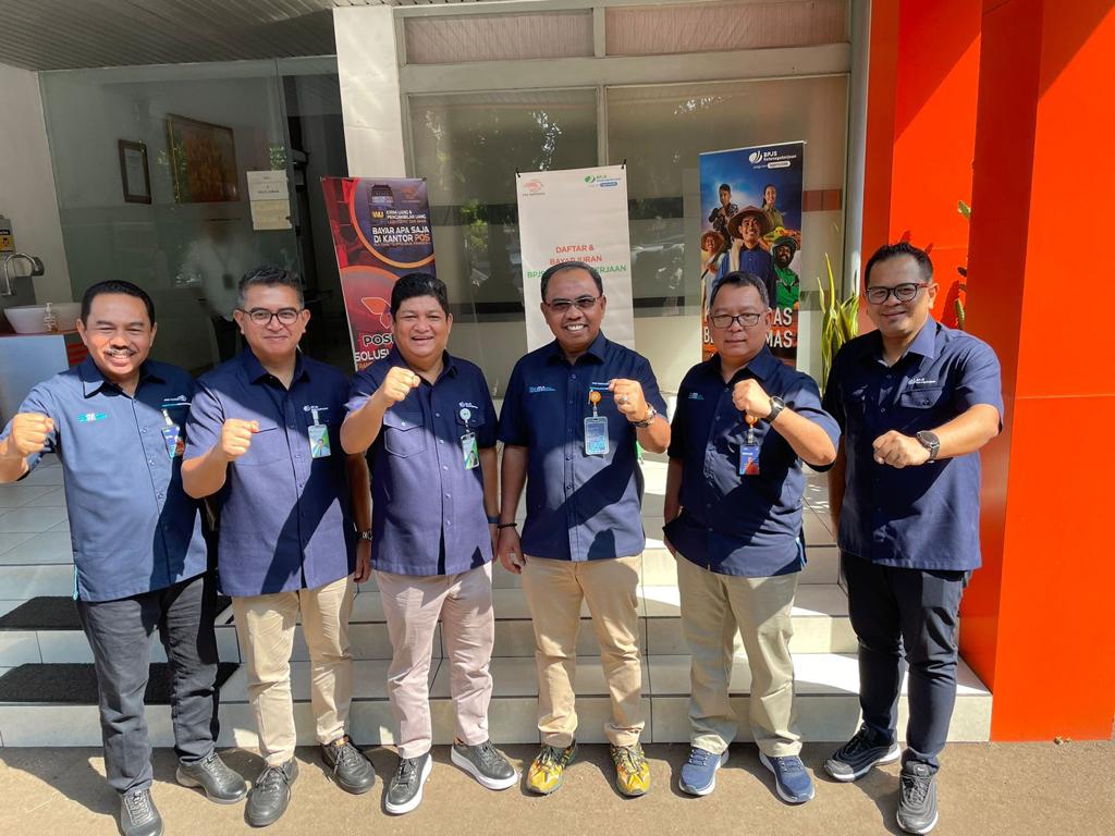 Pos Indonesia dan BPJS Ketenagakerjaan Serahkan Santunan Senilai Total Rp126 Juta untuk 3 Ahli Waris