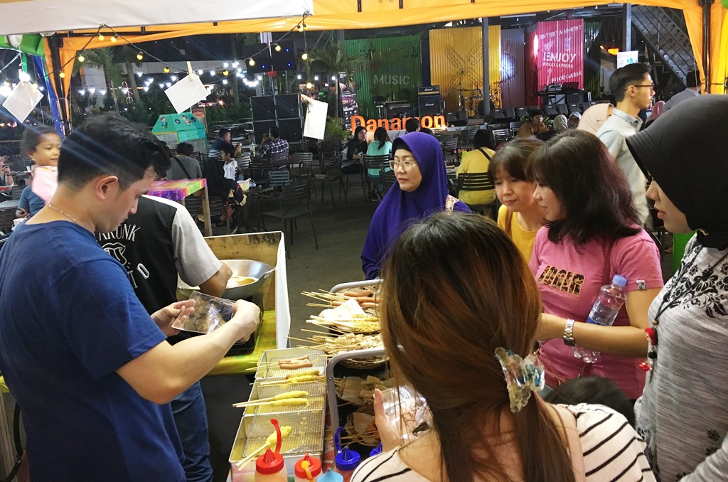 Suasana Night Market ala Bangkok Hadir di XploRasa 2018