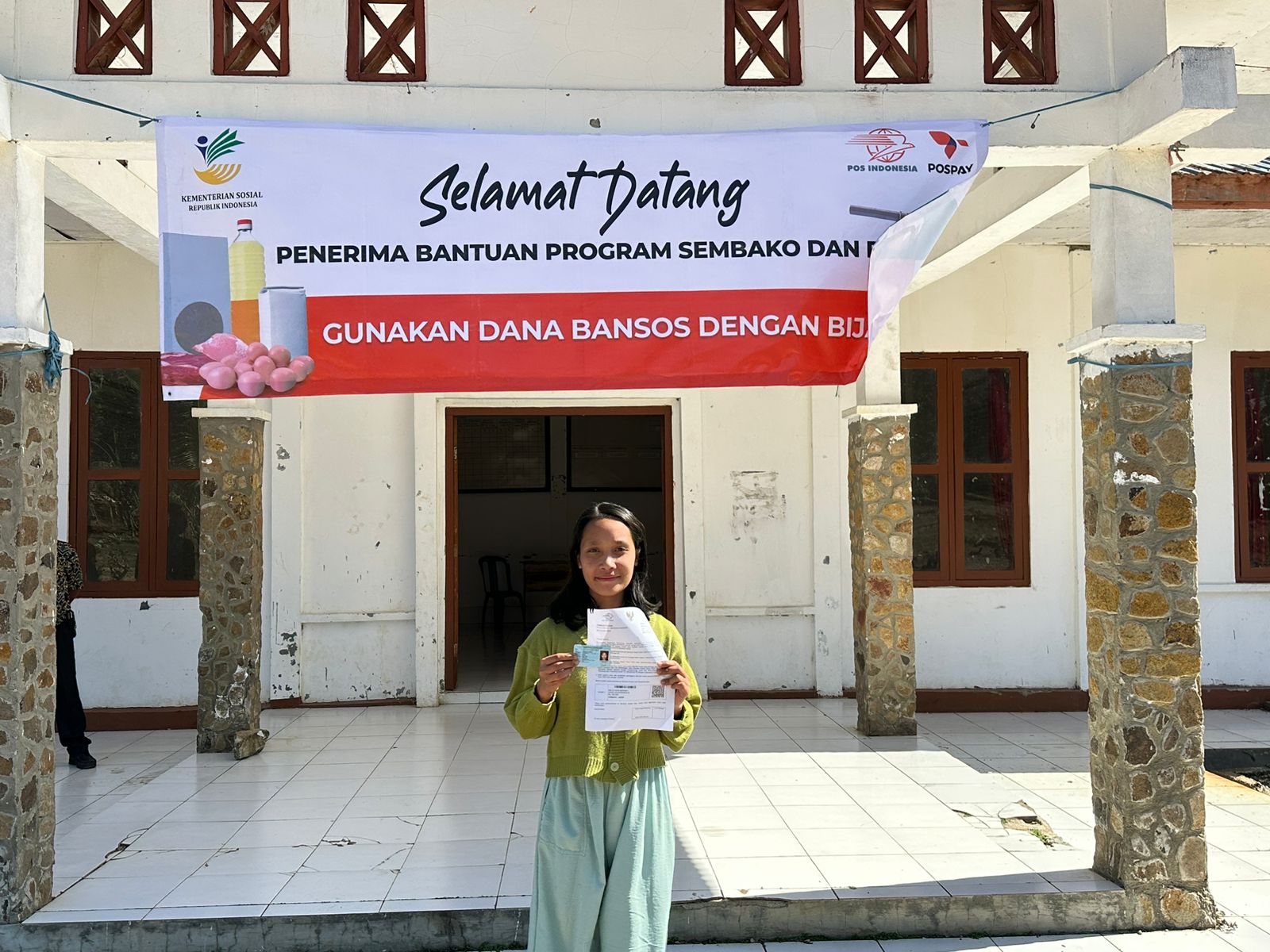 Pos Indonesia Kembali Salurkan Bansos PKH Tahap 3, Dimulai dari Daerah 3T di NTT