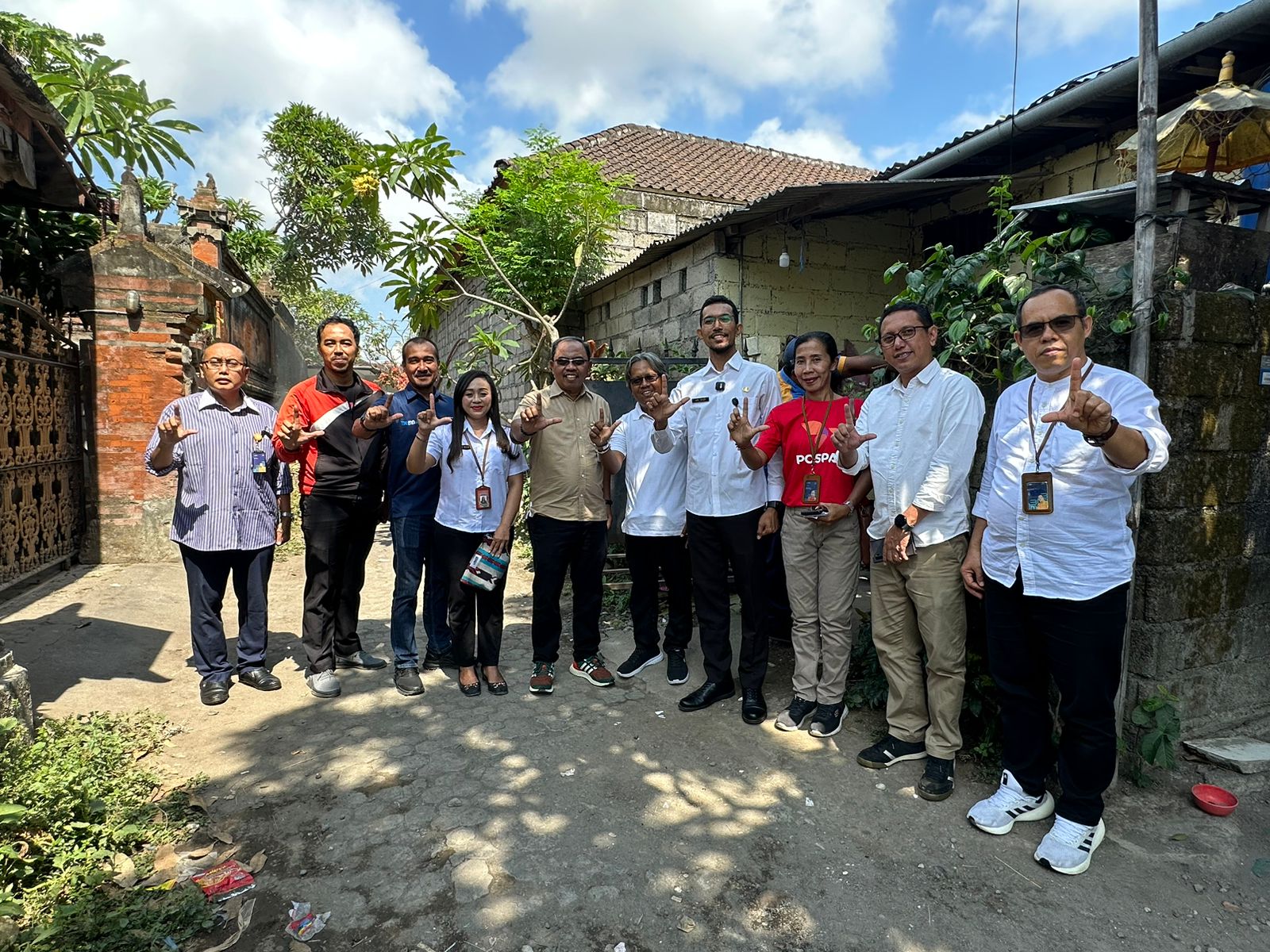 Pemerintah Apresiasi Pos Indonesia dalam Penyaluran Bansos Sembako secara <i>Door to Door</i>
