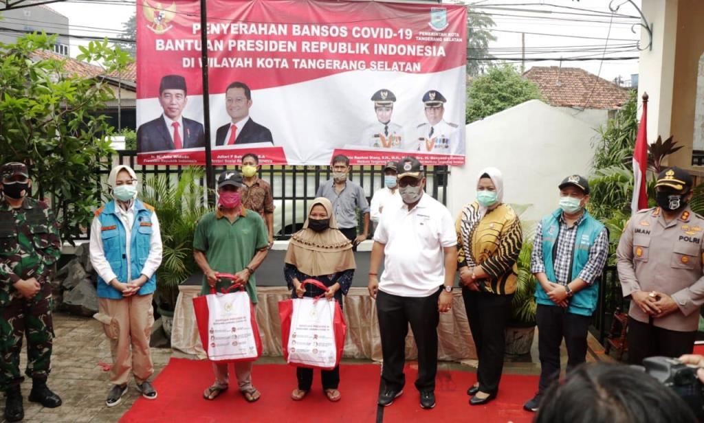 Kemensos Salurkan Bansos Sembako Presiden Tahap Pertama di Tangsel