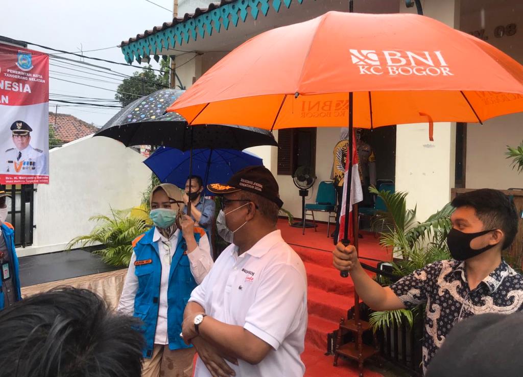 Kemensos Salurkan Bansos Sembako Presiden Tahap Pertama di Tangsel