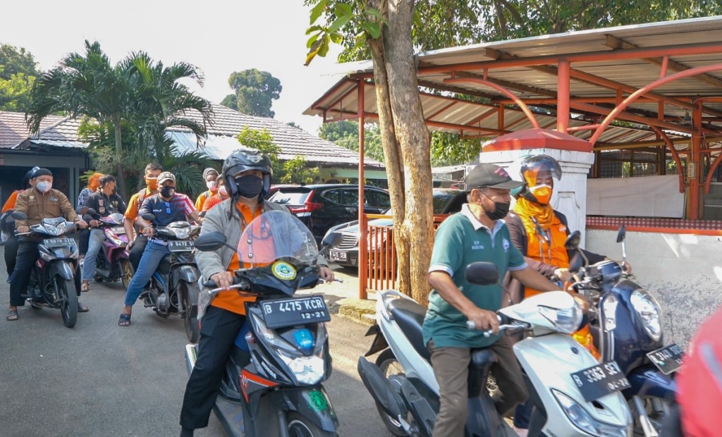 Penyaluran BST Serentak di Tengah PPKM Darurat, Pos Indonesia Tempuh <i>Door to Door</i>