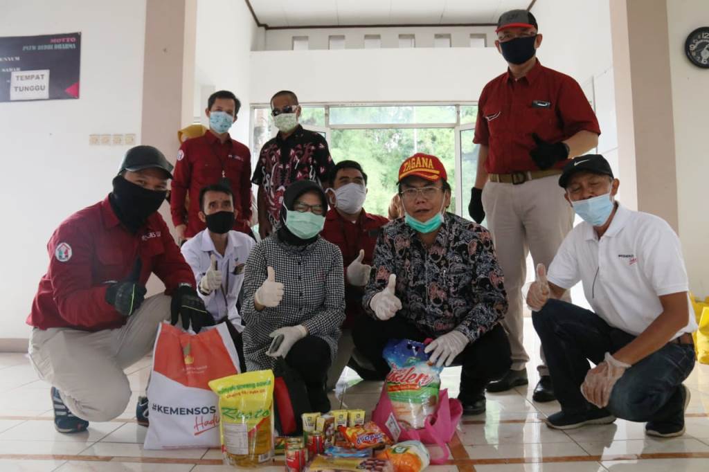 Pandemi Korona, Kemensos Salurkan Sembako kepada Lansia dan Penyandang Disabilitas