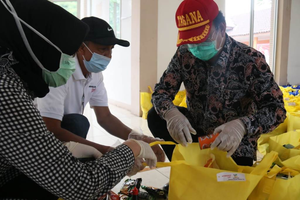 Pandemi Korona, Kemensos Salurkan Sembako kepada Lansia dan Penyandang Disabilitas