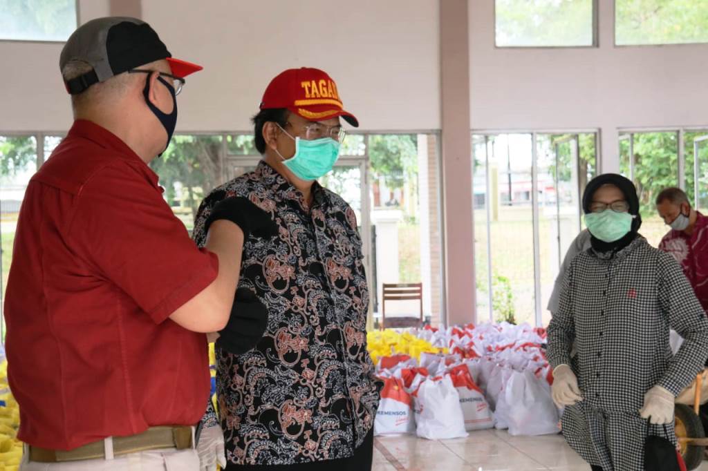Pandemi Korona, Kemensos Salurkan Sembako kepada Lansia dan Penyandang Disabilitas