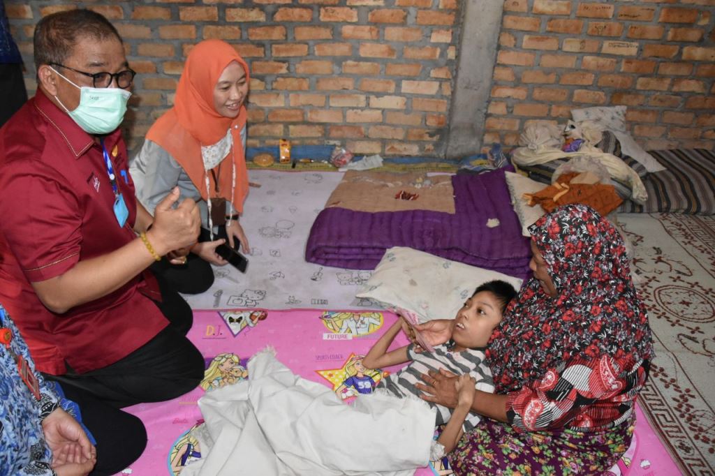 Sekjen Kemensos Tinjau Penyaluran BST di Jawa Tengah