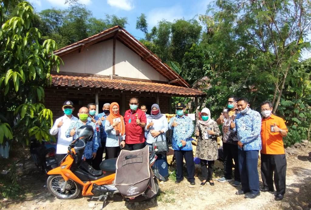 Sekjen Kemensos Tinjau Penyaluran BST di Jawa Tengah