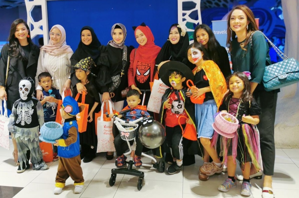 Halloween Sweet or Treats Bertabur Permen dan Cokelat
