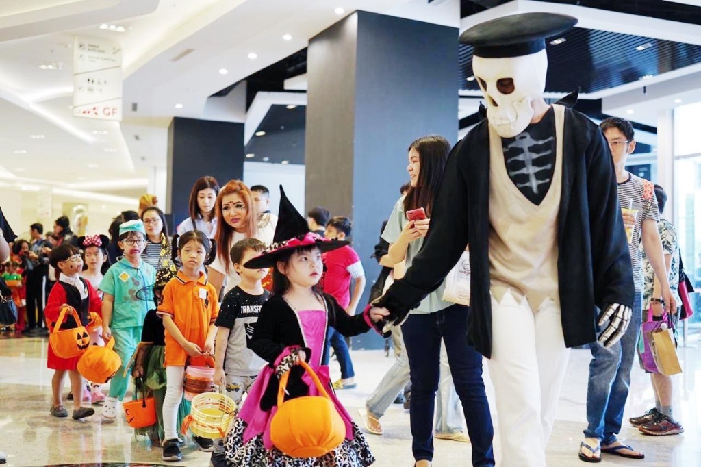 Halloween Sweet or Treats Bertabur Permen dan Cokelat