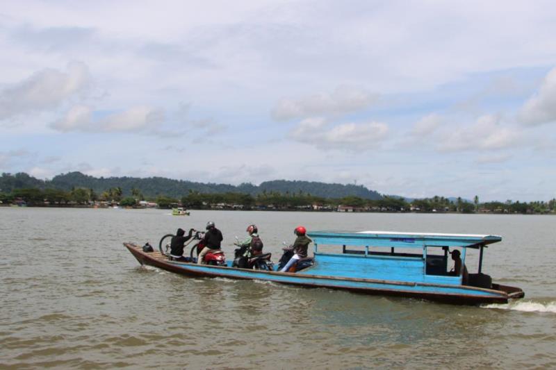 Warga Desa Gunung Seriang Tak Perlu Mendaki Lagi Demi Sinyal
