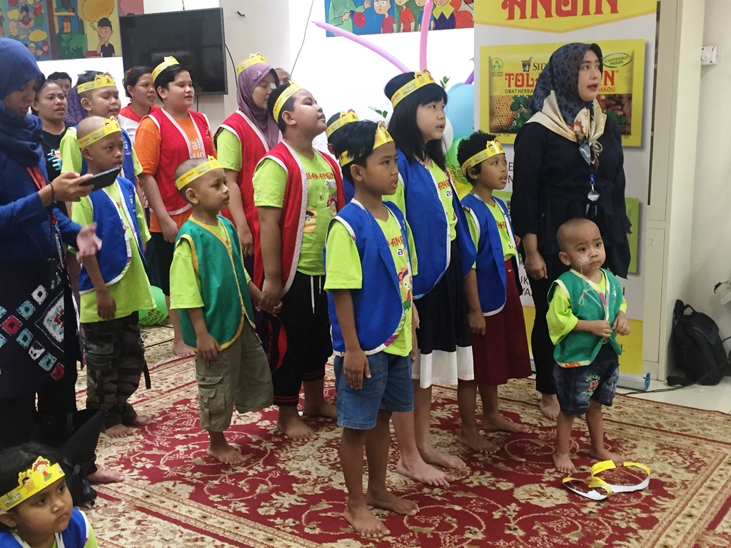 Peduli Anak Penderita Kanker, Sido Muncul Donasi Rp350 Juta