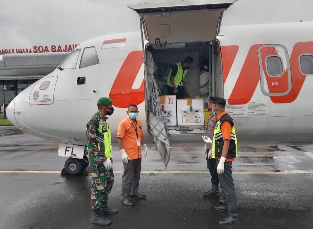 Kantor Pos Komodo 86700 Distribusikan Vaksin ke Tiga Kabupaten