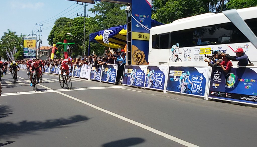 Pembalap 46 Tahun Juara Tour de Banyuwangi-Ijen 2017