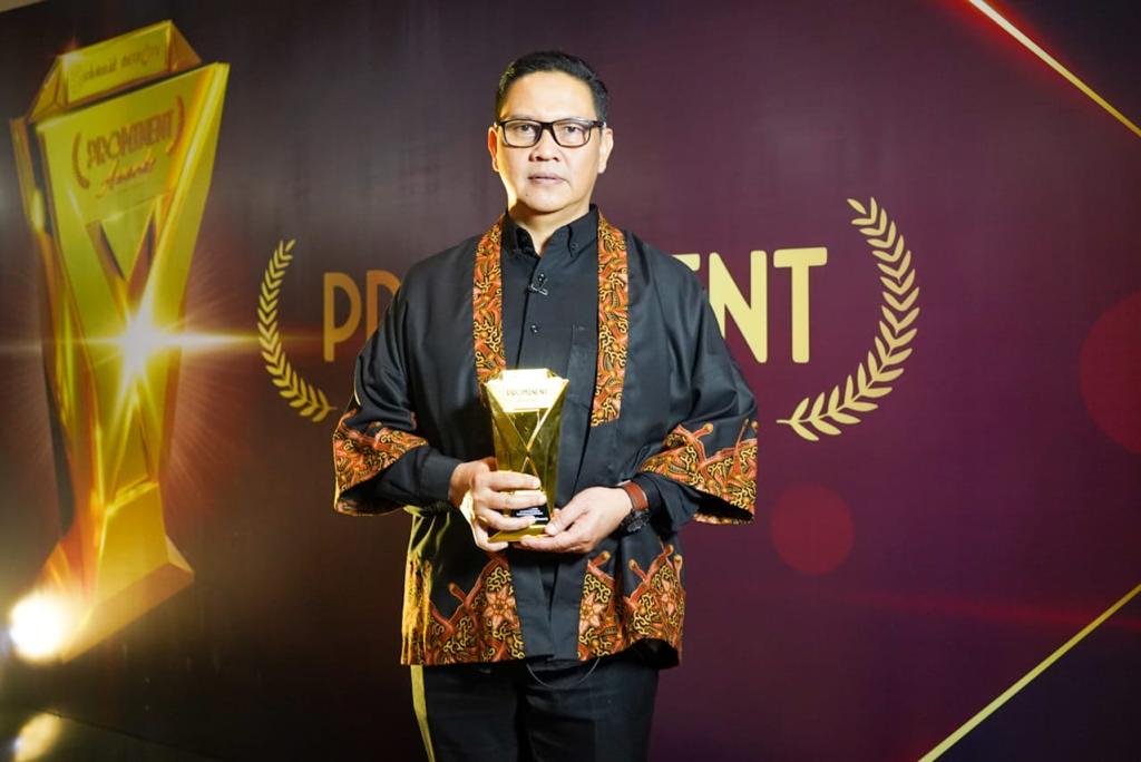 Unggul dalam Transformasi Bisnis, Pos Indonesia Terima Penghargaan Prominent Awards 2023