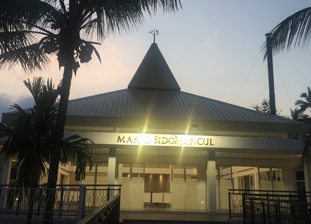 Sido Muncul Resmikan Masjid dan Santuni 1.200 Yatim-Duafa