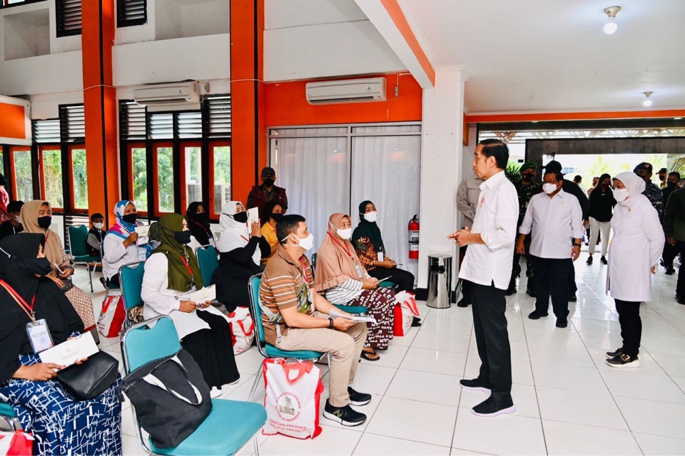 Pantau Penyaluran Bansos di Balikpapan, Presiden Jokowi Sebut BLT BBM Tersalurkan 99,7% dan BSU 72%