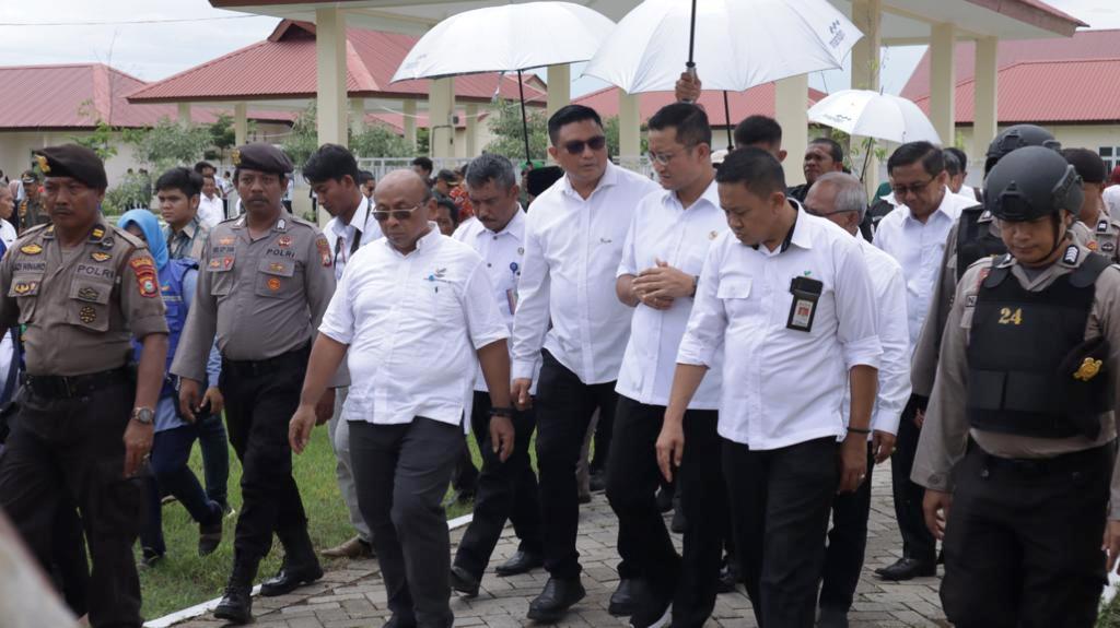Kunjungi Takalar, Mensos Resmikan Loka Rehabilitasi Sosial dan Pencairan Bansos Sembako