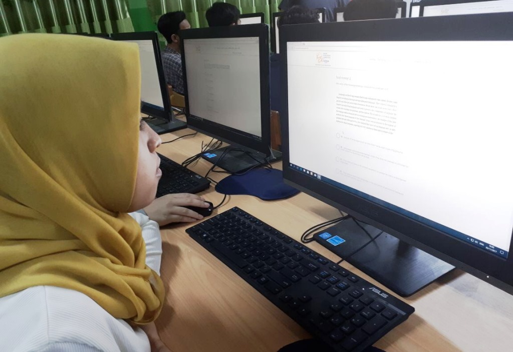 MAN 1 Jakarta Fasilitasi Siswanya Jalani Tes Online OSC with Avitex 2017