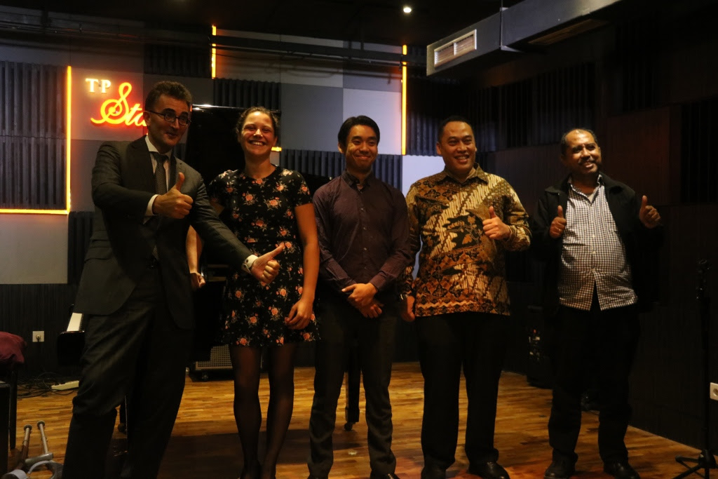 Duet Musisi Belanda Meriahkan Panggung The Papandayan
