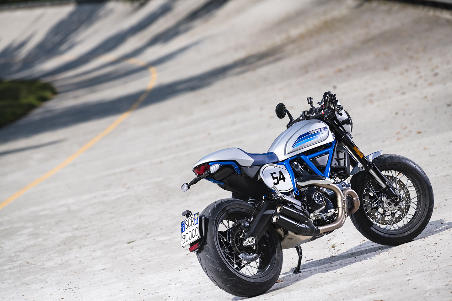 Gaya Modern Ducati Scrambler Café Racer