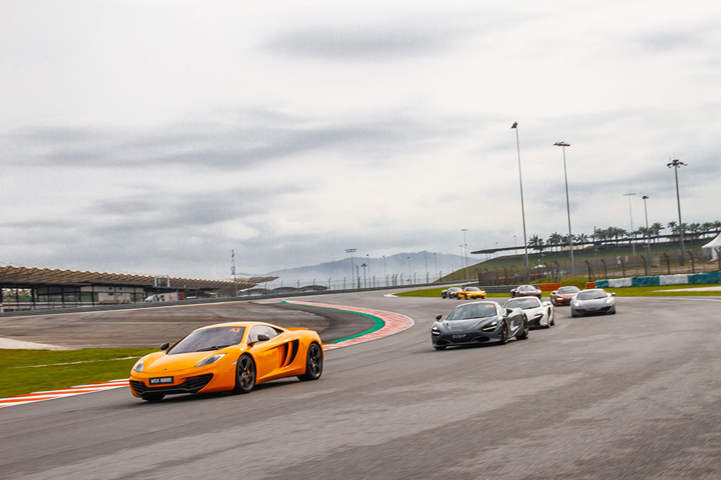Komunitas McLaren Tiga Negara 'Kebut-Kebutan' di Sepang