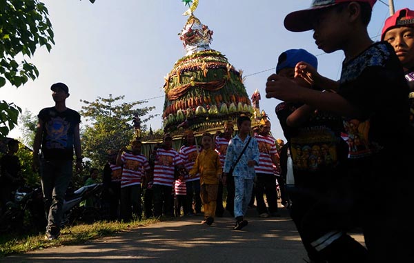 Warga Jombang Gelar Sedekah Desa