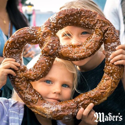 Restoran Ini Sajikan Pretzel Super Besar