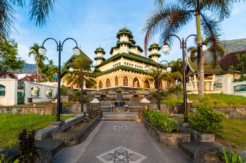 Tujuh Masjid Paling Indah di Indonesia