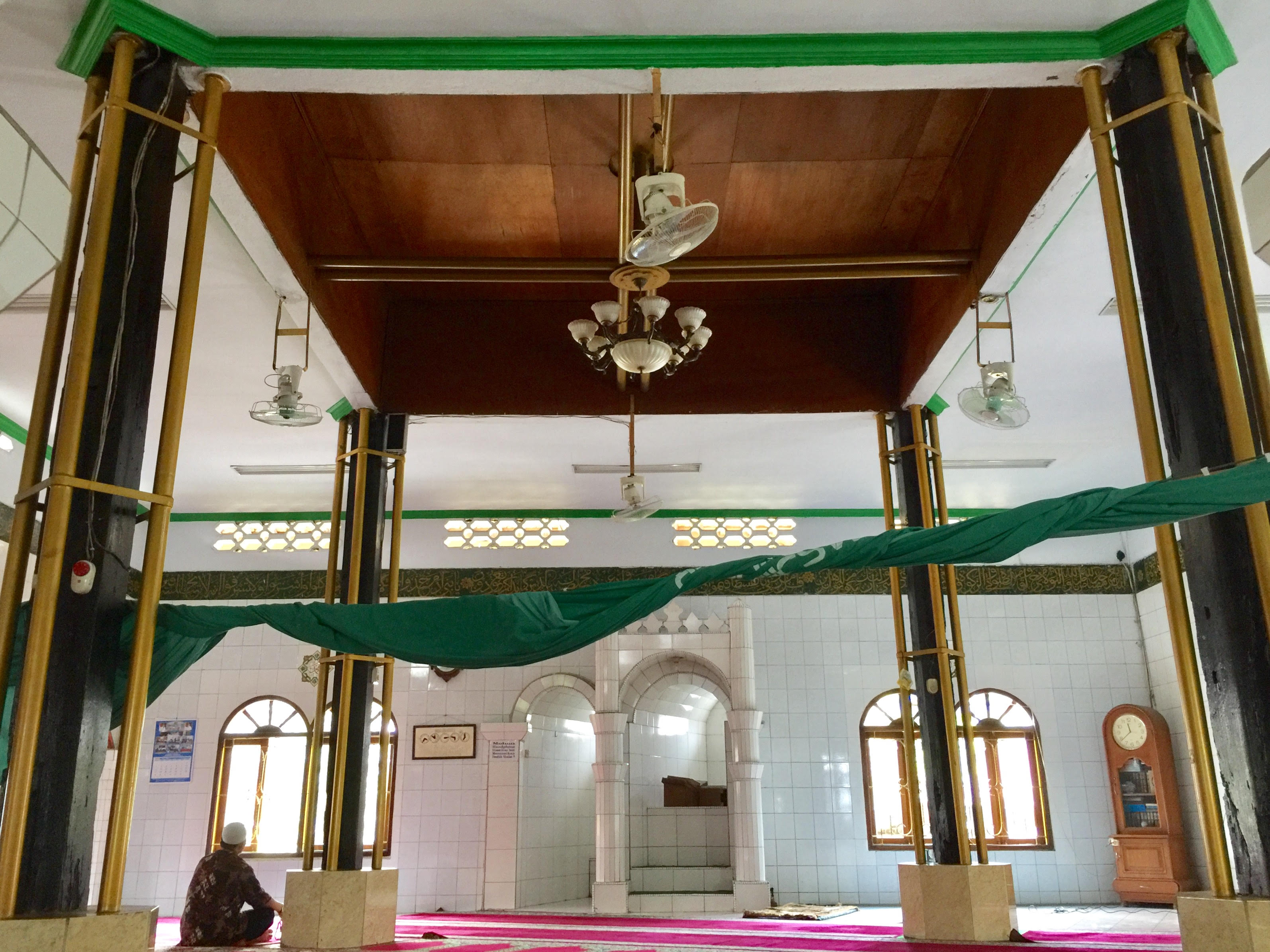 Menjelajahi Masjid Tua Rasa Tionghoa di Tangerang