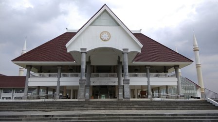 Melihat Kemegahan Masjid Raya KH Hasyim Asy'ari