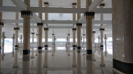 Melihat Kemegahan Masjid Raya KH Hasyim Asy'ari