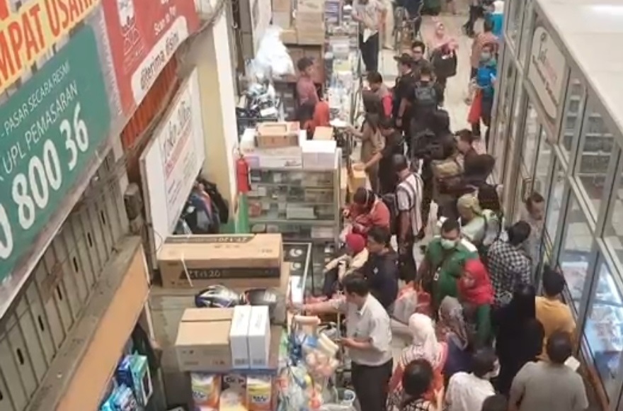Penimbun Masker Diburu