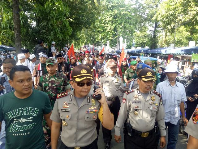 Massa FPI Mulai Bergerak ke Polda Metro Jaya