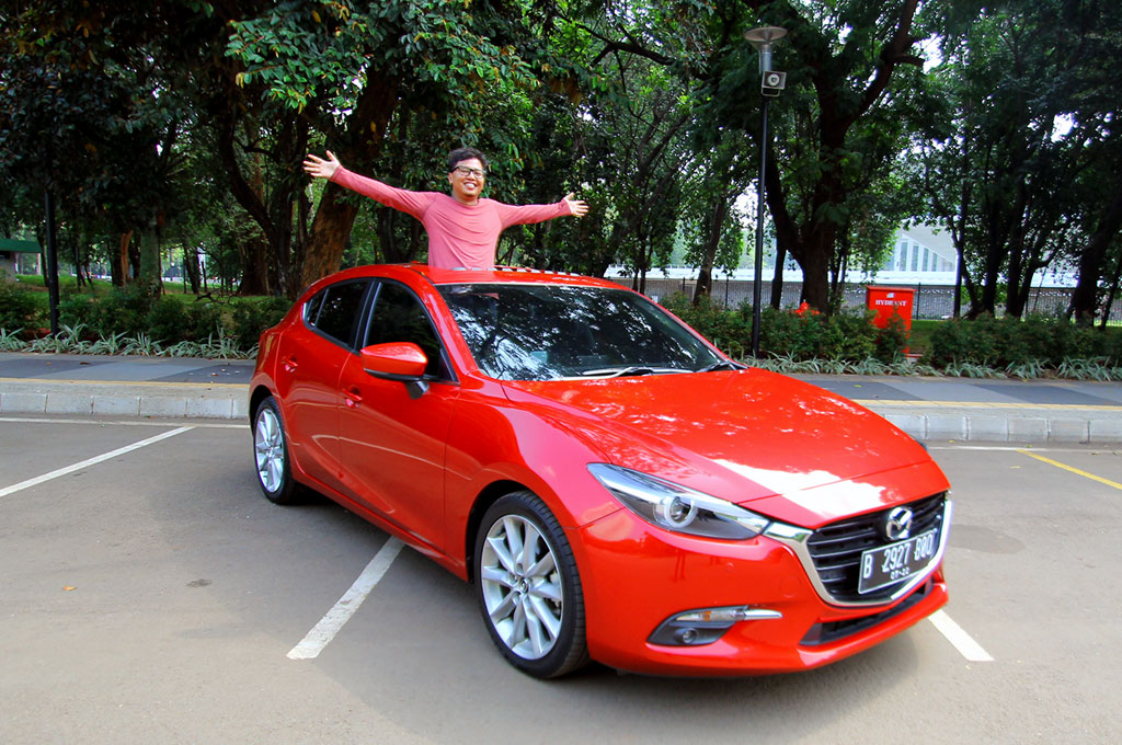 Lenggak-lenggok Mazda 3 di Lengangnya Jakarta