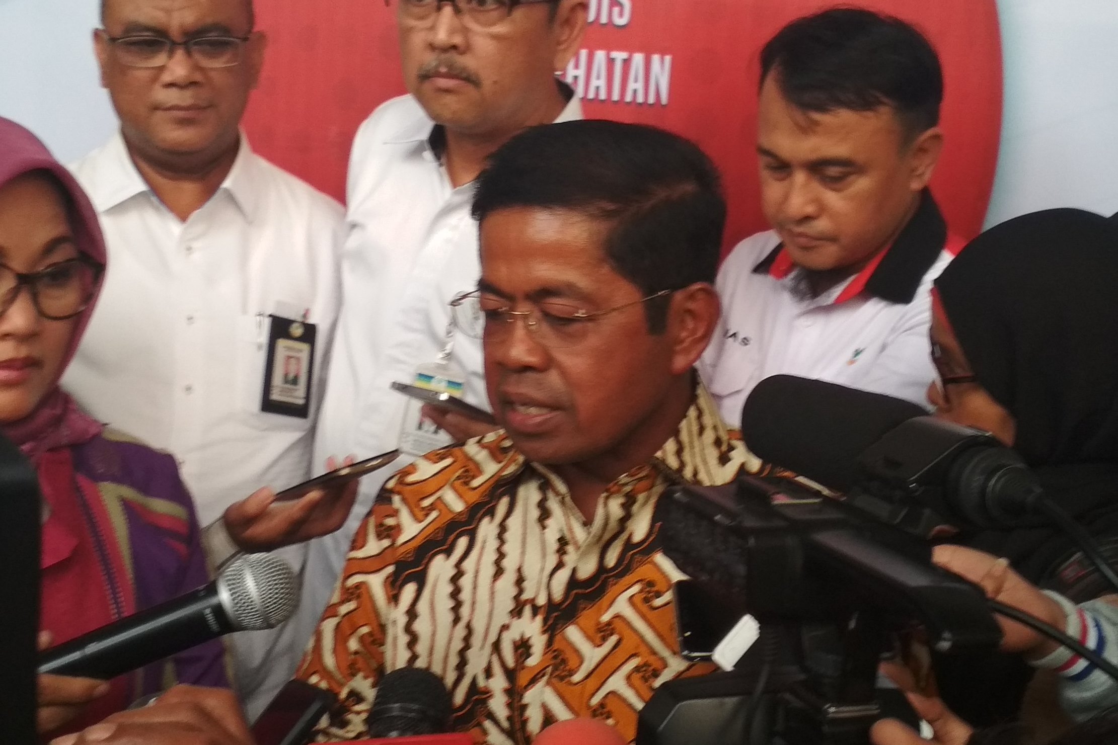 Mensos Lepas Tim Kesehatan Unhas untuk Asmat